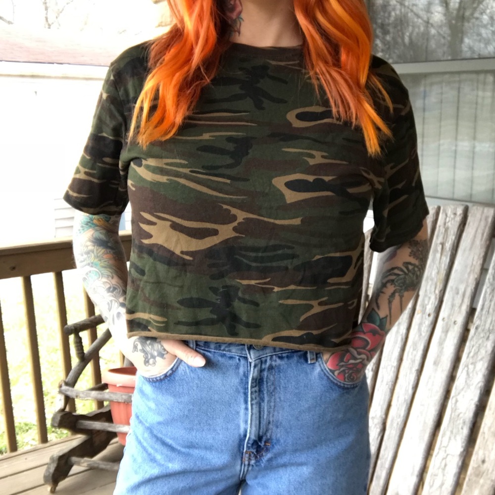 Camo cropped tee